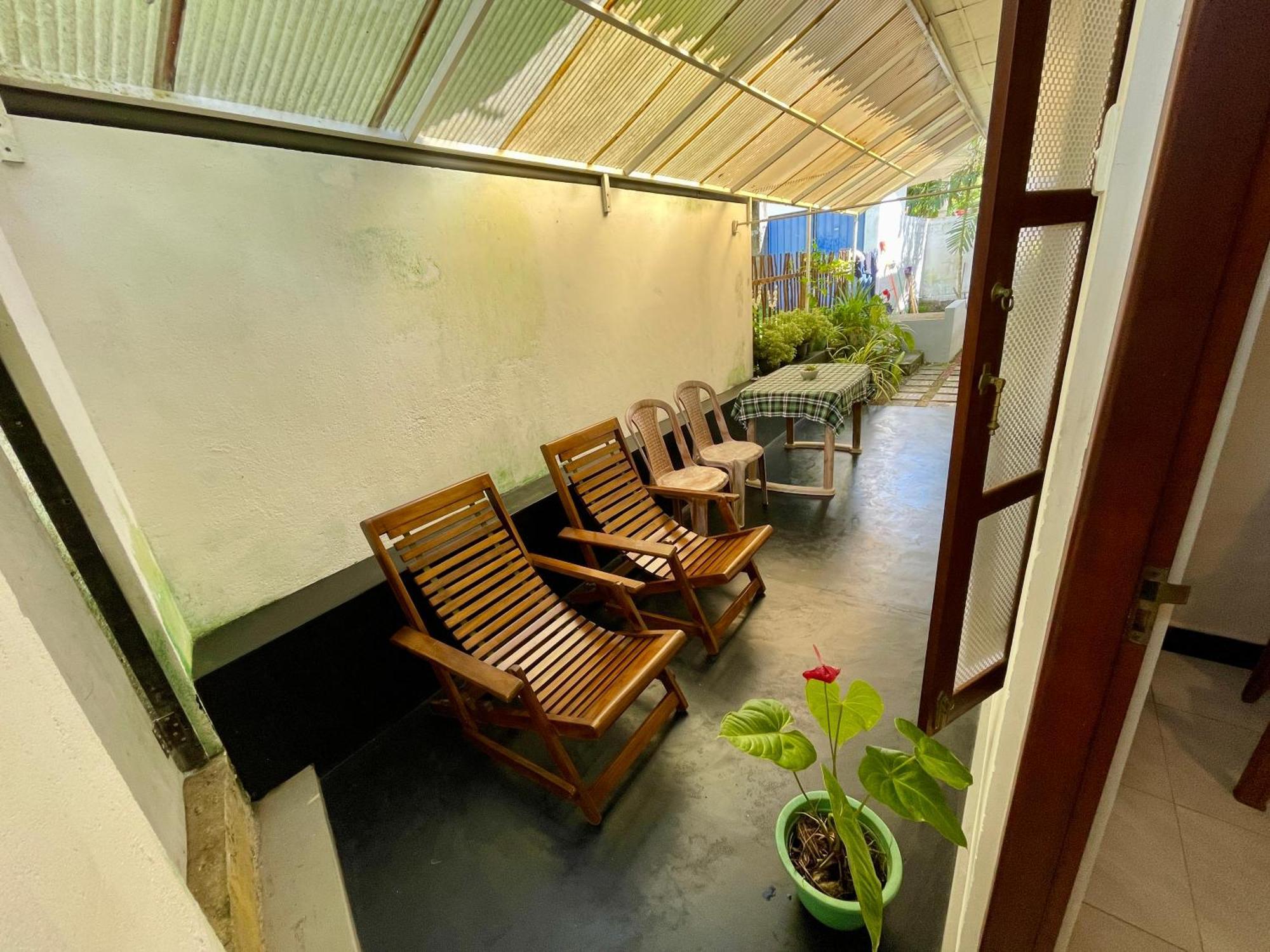 Sun & Tree Homestay Мирисса Экстерьер фото